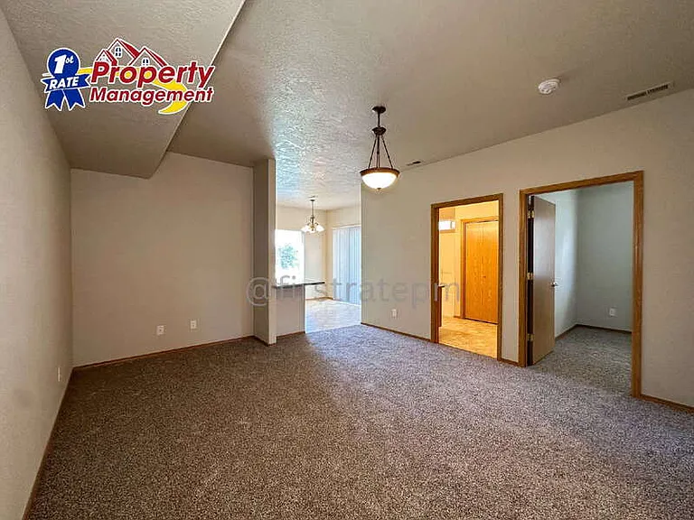 1949 E Wilson Ln #D — Photo 4
