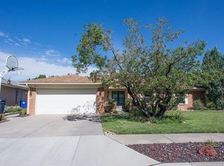 9709 Avenida Del Oso NE, Albuquerque, NM 87111