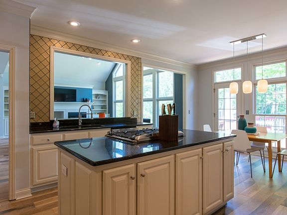 5th image of 6054 Pembrooke Dr