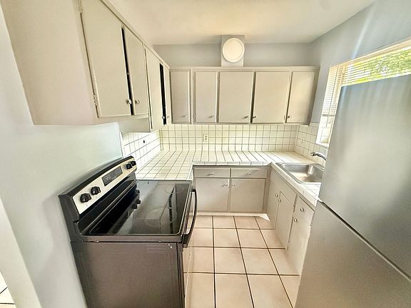 5th image of 2917 Middle River Dr #2
