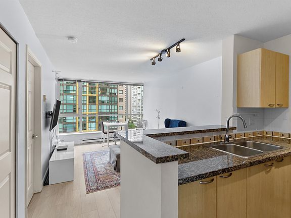 2nd image of 1420 W Georgia St #1401