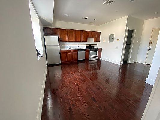 3rd image of 40 Troutman St #10
