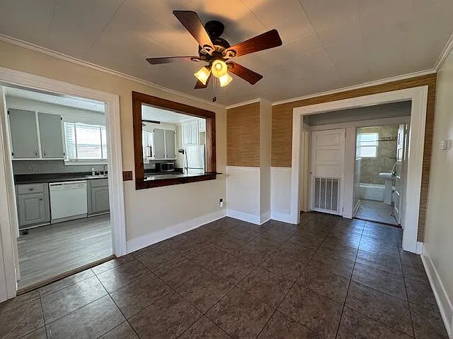 816 York St NE — Photo 10