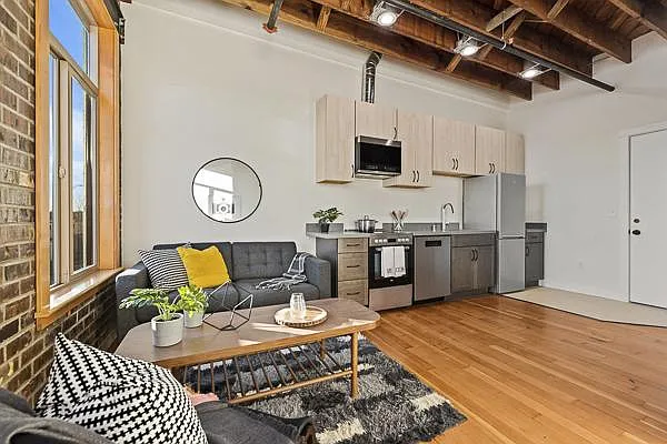 290 Burnett Ave S — Photo 3