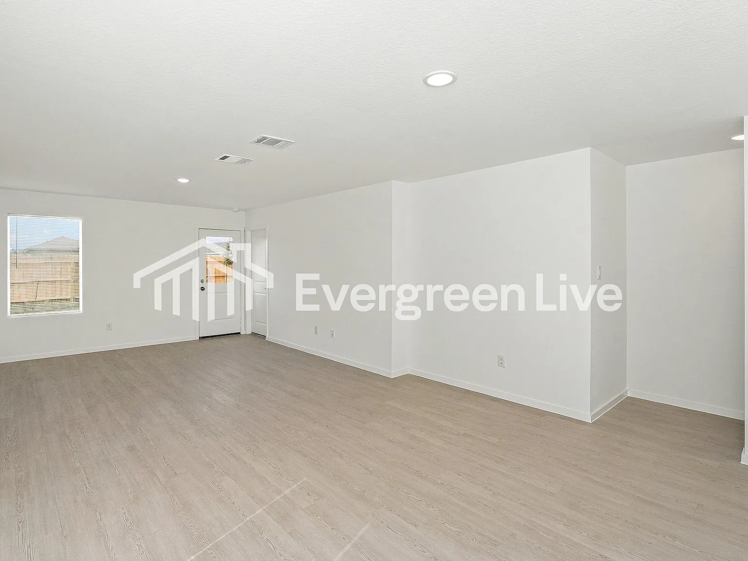 4 bed, 2.5 bath, 1897 sqft, $1,530 — Photo 3