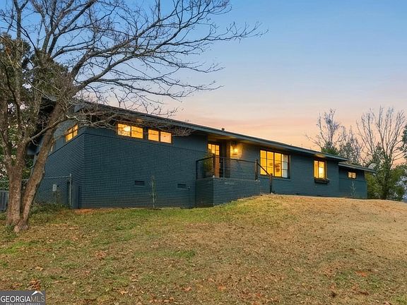 3rd image of 125 Maple St