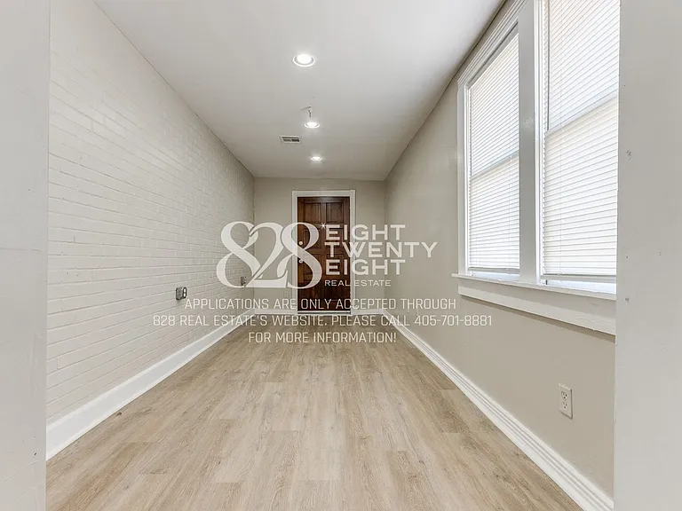 241 Emelyn St — Photo 20