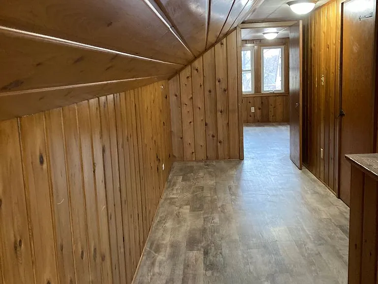 727 Washington Memorial Dr — Photo 2