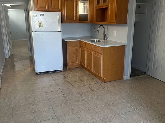 3rd image of 108-36 164th Pl Floor 1