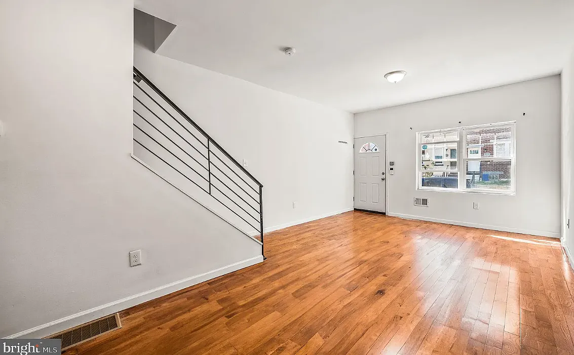 3 bed, 1550 sqft, $2,300 — Photo 3