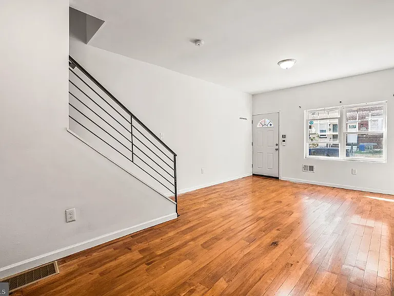 2157 N Franklin St — Photo 3