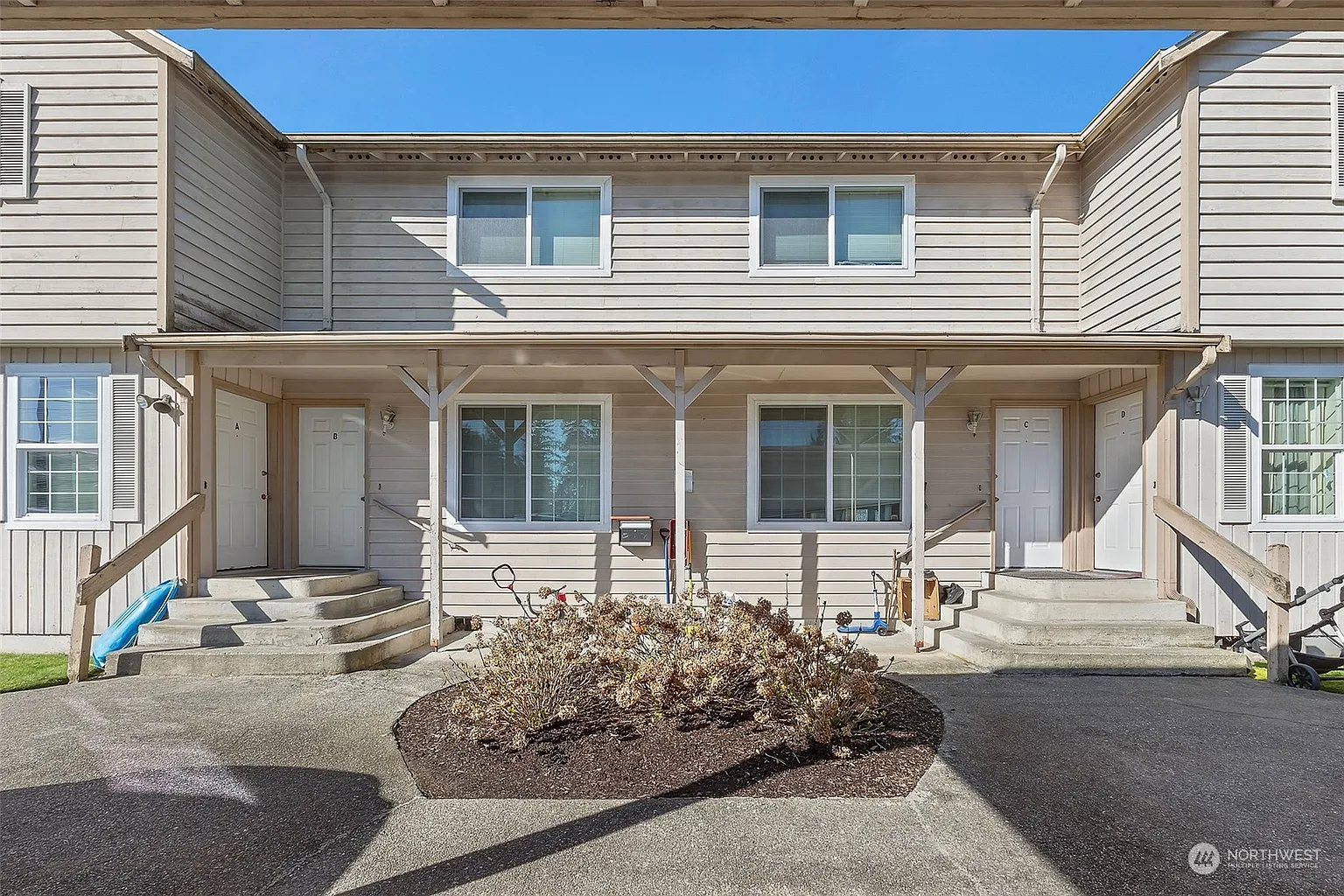 15702 Admiralty Way photo 1