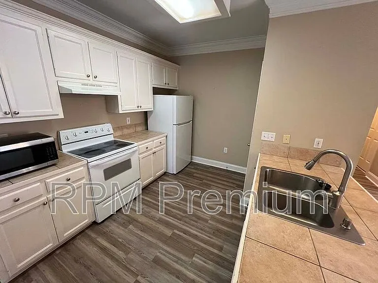 5557 Arialo Dr — Photo 11