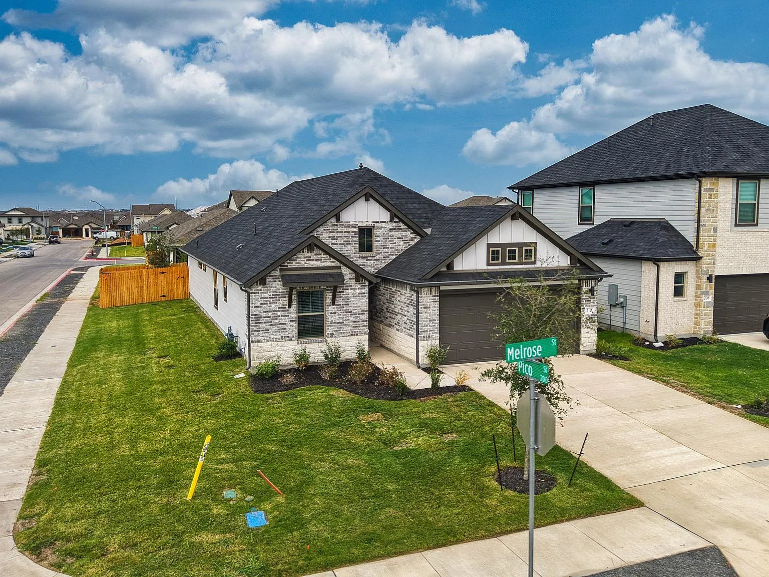3 bed, 2.0 bath, 1840 sqft, $2,100 — Photo 3