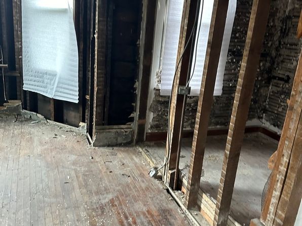 chicago-illinois-2071988333 picture