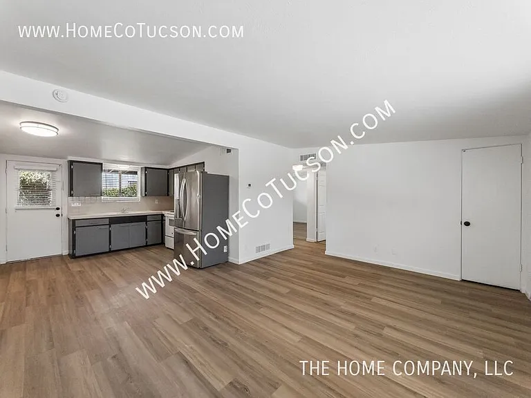 4537 E Fairmount St — Photo 6