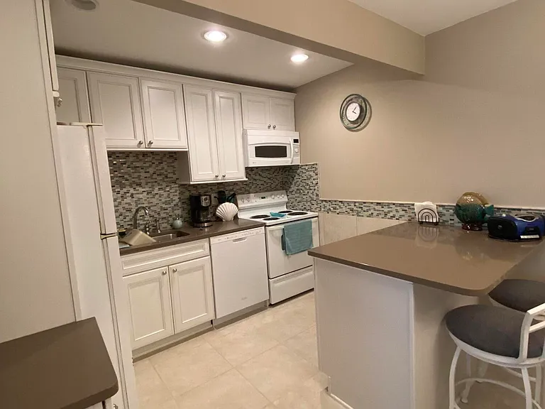 1382 Ocean Ave #C17 — Photo 3
