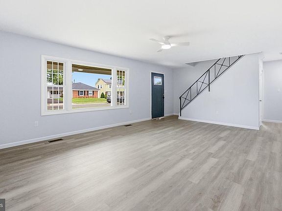 5th image of 8 Marboro Ln