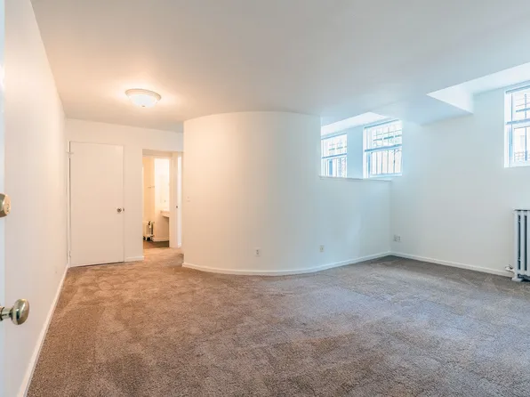 Iris, 415 W Roy St #A, Seattle, WA 98119