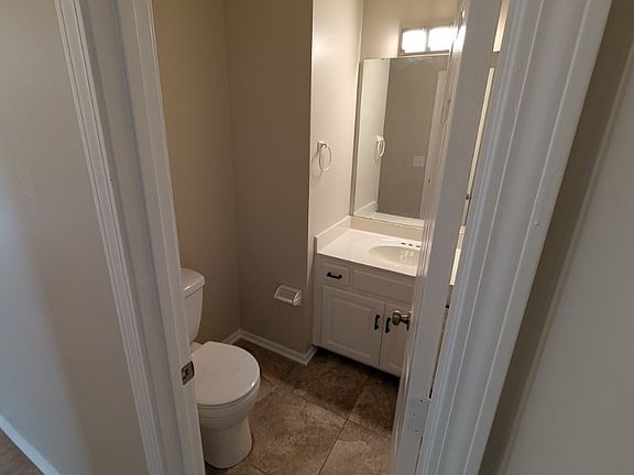 5th image of 14843 Robinson St