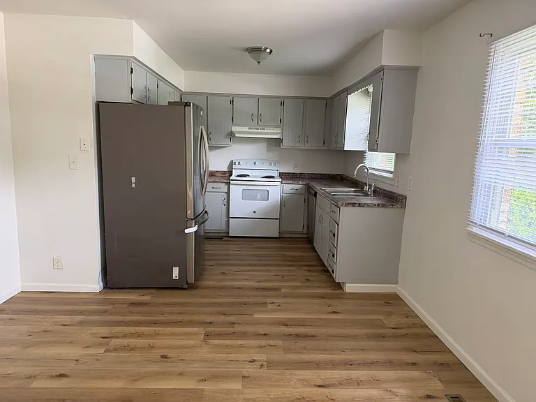 1239 E Carleton St — Photo 5