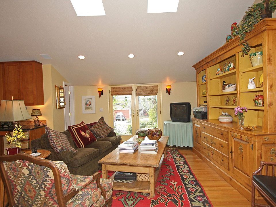 Family Rm off kitchen