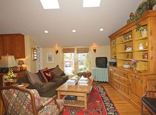 7 Risa Ct, Orinda, CA 94563