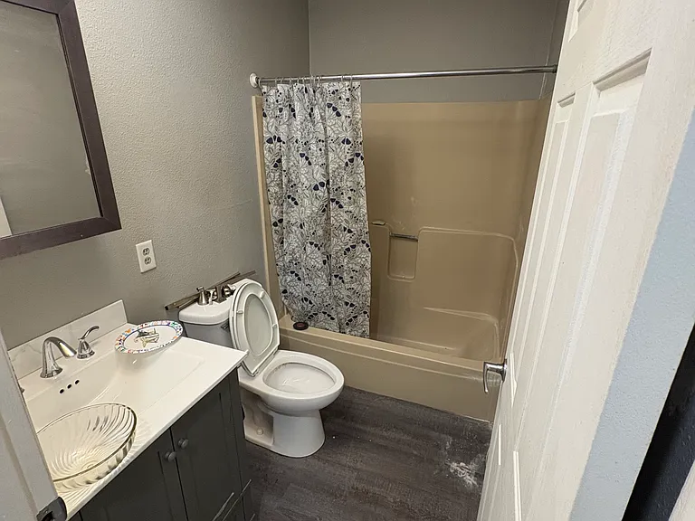 205 W Graham St #8 — Photo 6