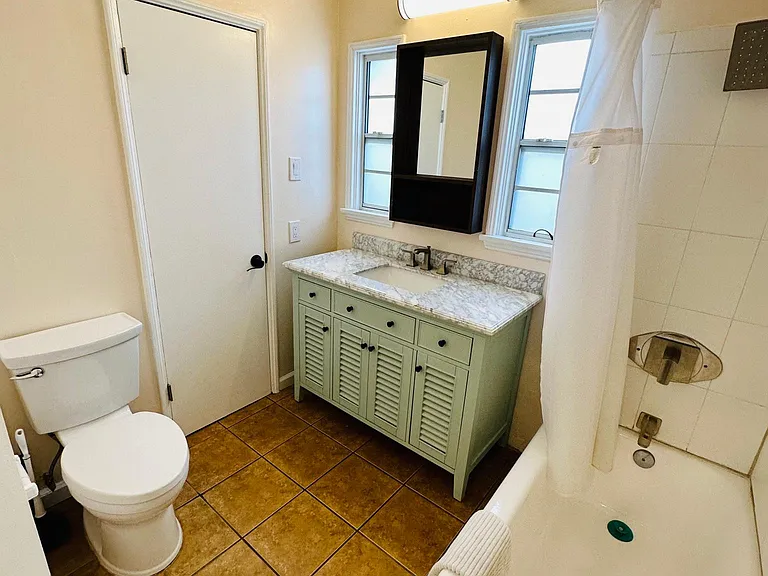 707 W Graves Ave — Photo 8