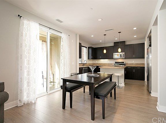 4th image of 4 Brownstone Way
