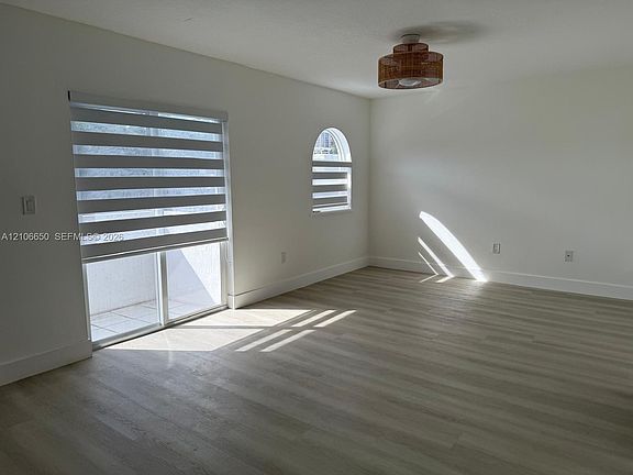 4th image of 3052 SW 27th Ave APT 302