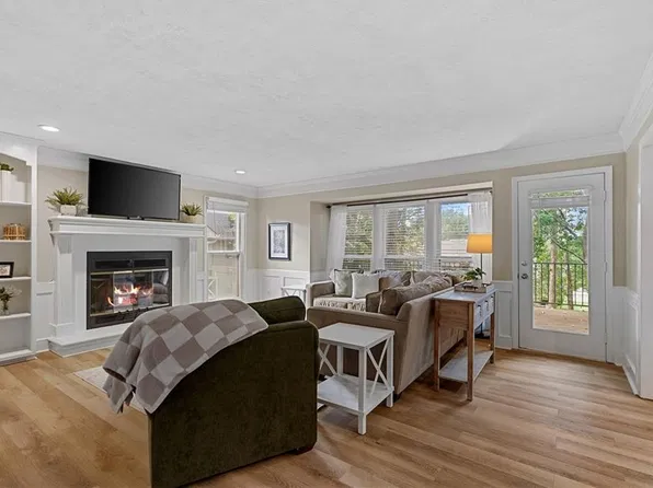 11104 W 109th Ter, Overland Park, KS 66210