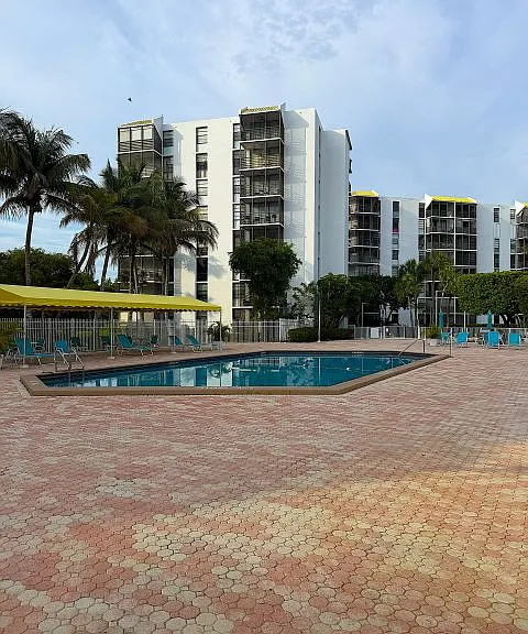 20400 W Country Club Dr #216 — Photo 28