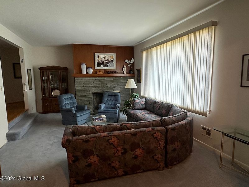 5th image of 887 Birchwood Lane