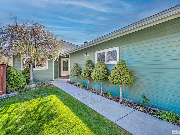 2nd image of 1790 Mahogany Cir