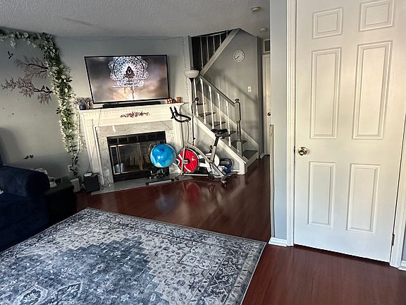 3rd image of 22 Holly St