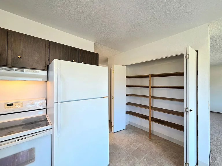 939 N Baker Ave — Photo 21