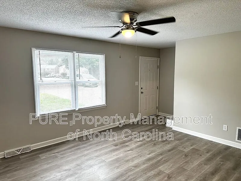 2 bed, 1.5 bath, 1026 sqft, $895 — Photo 4