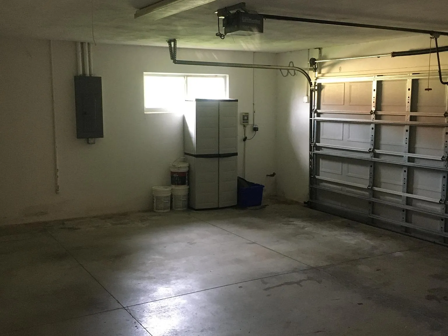 3 bed, 1976 sqft, $2,600 — Photo 3