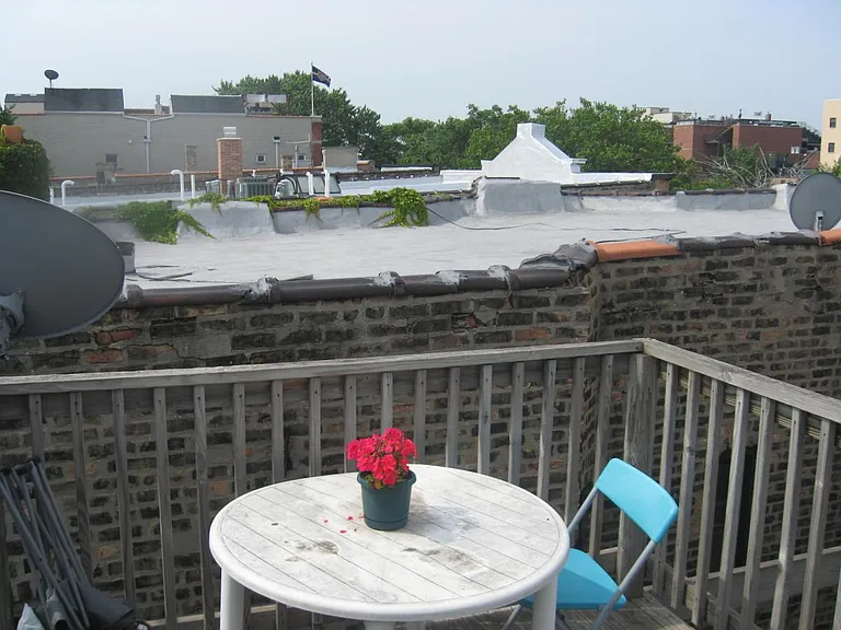 W Waveland Ave — Photo 4