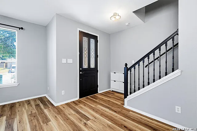 4 bed, 2.5 bath, 2576 sqft, $2,300 — Photo 2