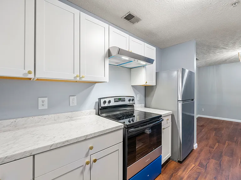 3247 Fairington Dr — Photo 13