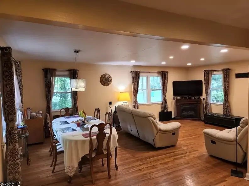 3 bed, $3,500 — Photo 2