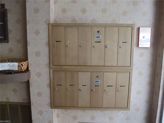 4th image of 924 Memorial Pkwy APT 102