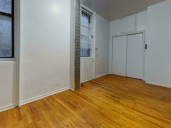 3rd image of 139 W 28th St APT 1E