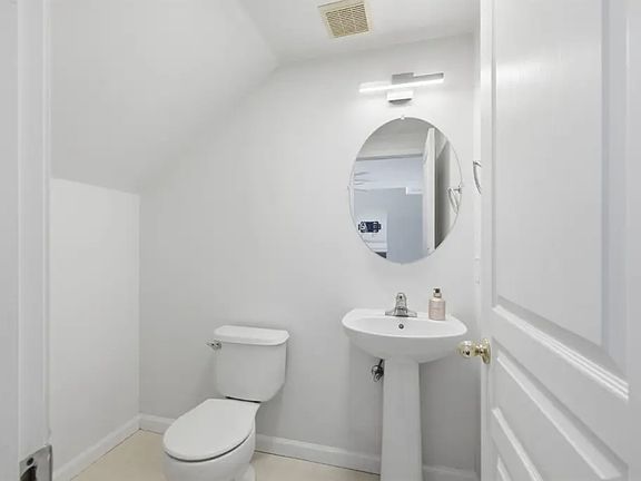 5th image of 3224 Iberian Dr