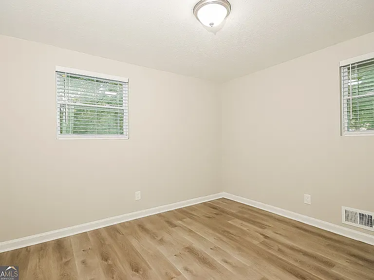 5926 S Bear Dr — Photo 5