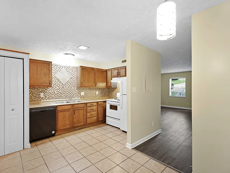 1405 Forest Ave #1405 — Photo 4