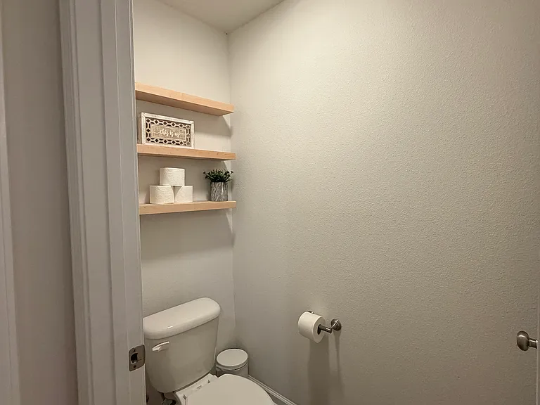5699 Guinevere Ln — Photo 33