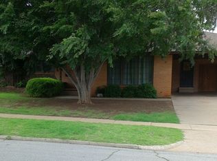 220 S 14th St, Clinton, OK 73601